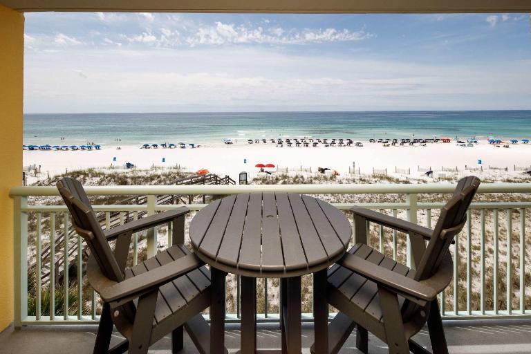 Pelican Isle 403 Beautiful gulf front condo - B&B Fort Walton Beach