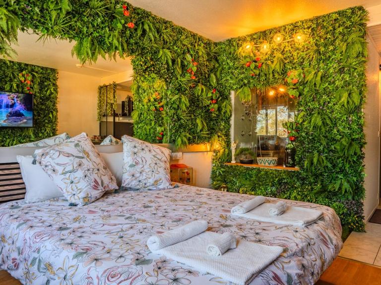 Jungleroom Vegetal and romantic, parking - Chambres d'hôtes Carquefou