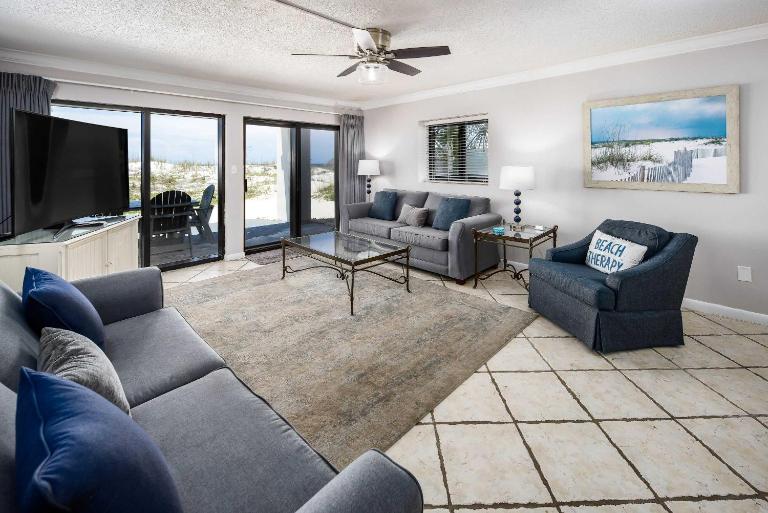 Surf Dweller 112 Large gulf front condo - B&B Fort Walton Beach