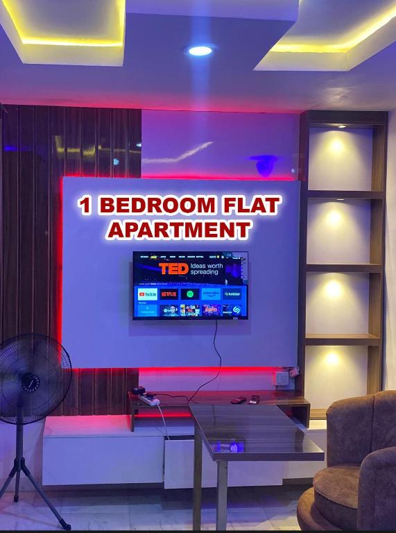 Cee&Tee SM ABK 1BEDROOM -247Electricity - Solar Inverter AC in bedroom - Bed and Breakfast Abeokuta