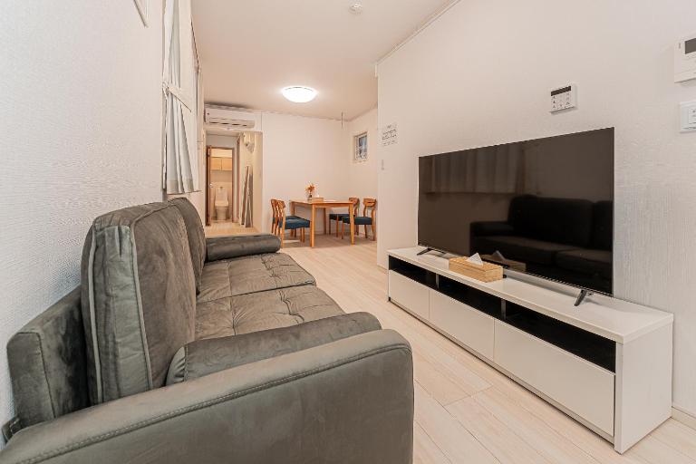 Newly Built 4-Bedroom House in Shopping Street, 8-Min Walk from Akabane Station - B&B Tokyo