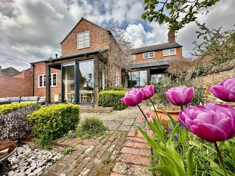 Mayflower Cottage - 4 Bedrooms, Uppingham Town Centre by Belmont Places - B&B Uppingham