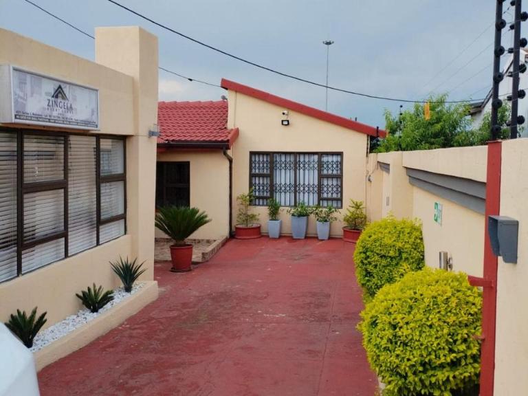 Zingela Guesthouse - Bed and Breakfast Newcastle