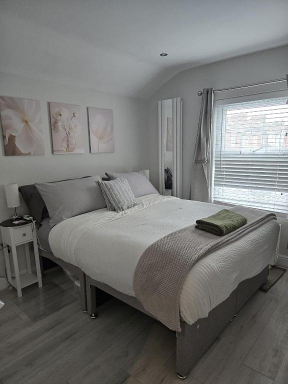 Mel - B&B London