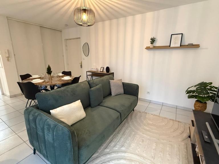 Le Clair de Lune Elegant T3 with Private Parking - B&B Maubeuge