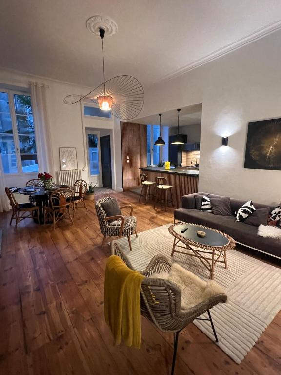 N 36 signature - B&B Pau