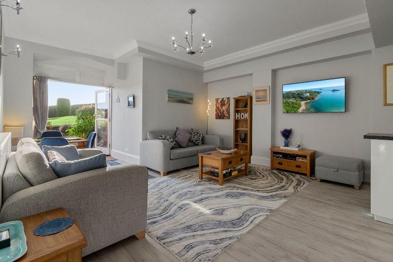 Manor House Apartment - Indoor Heated Pool, Parking - Bed and Breakfast Torquay