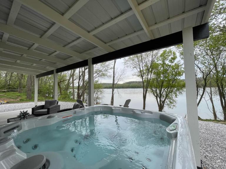 Stargazers' Retreat A Tiny Home on the Riverside - Bed and Breakfast New Richmond