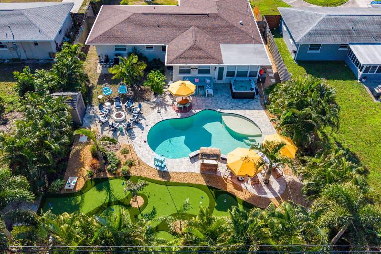 Resort Style Backyard Pool Hot Tub Games - Ferienwohnung Seminole