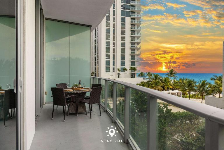 Beachfront Condo - Amazing Pool - Oceanview Balcony - Ferienwohnung Hollywood