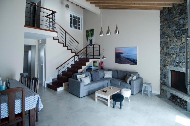 Surf Beach_Santa Barbara Secret Gardens - B&B Ribeira Grande