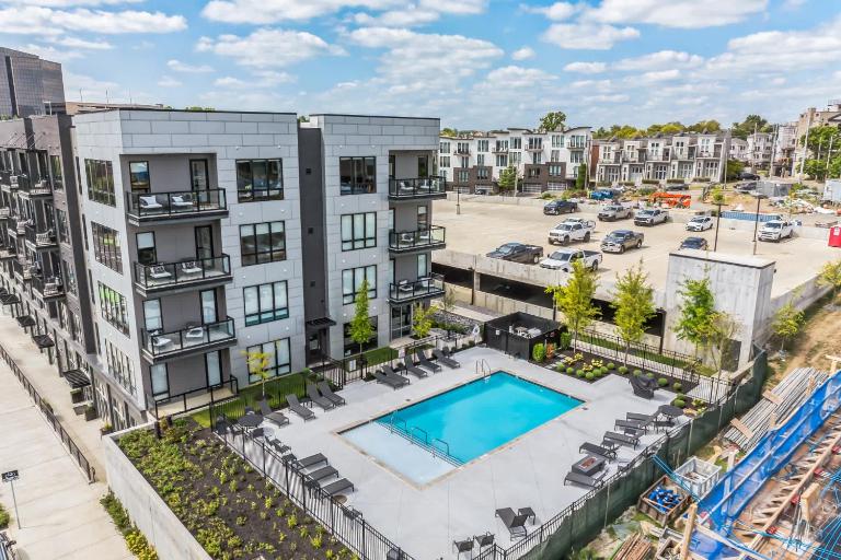 Modern West End Condo for 6 Shared Pool & Gym - B&B Nashville