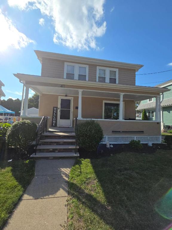 The Fairview - North of Boston Furnished Home - Bed and Breakfast Peabody