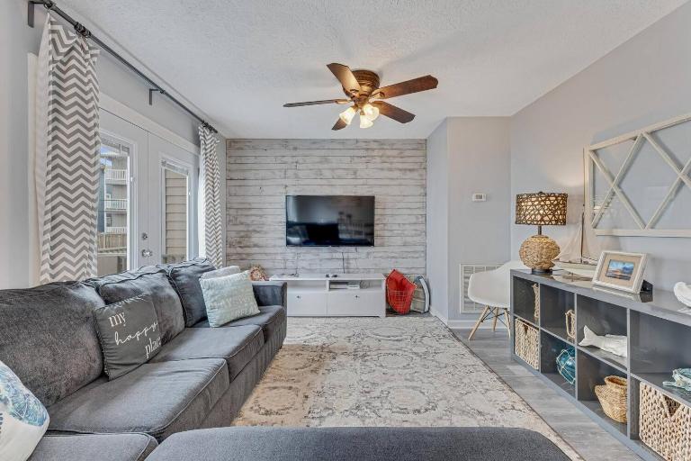 Beachside Getaway - Pet Friendly - Pool - Bed and Breakfast Carolina Beach