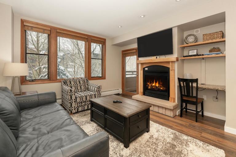 Ski-In/Ski-Out Zephyr 1 Bedroom Condo Winter Park - Bed and Breakfast Winter Park