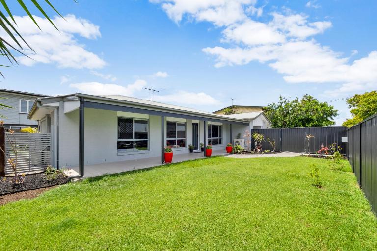 3 Bedroom Fully Renovated Home away from Home - B&B Brisbane