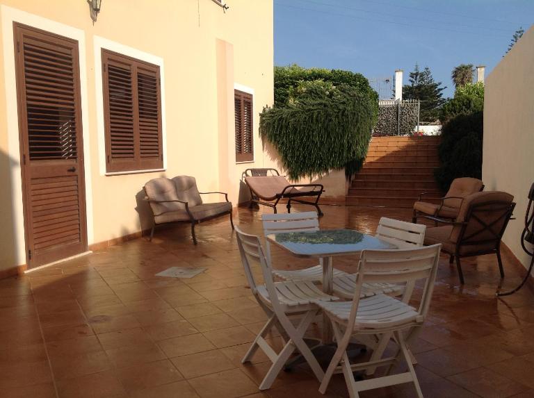A Due Passi Dal Mare - B&B Petrosino