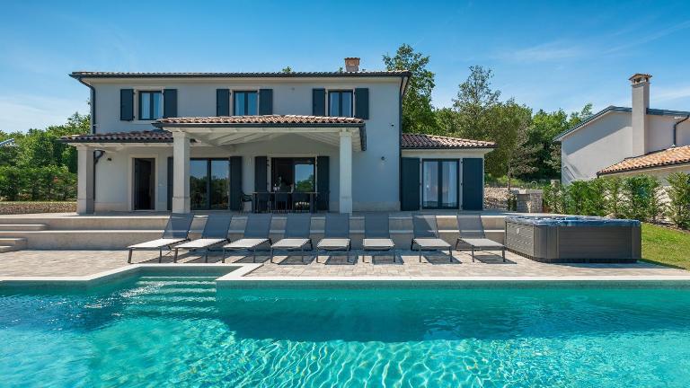 Luxury villa Arman with whirlpool in Visinada - Bed and Breakfast Vižinada