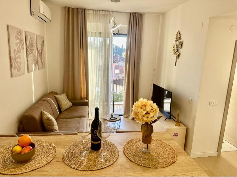 Belani Bay Apartment - Bed and Breakfast Tivat