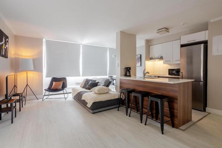 Modern 1BR Downtown Suite - High-Speed Wi-Fi - B&B Montreal