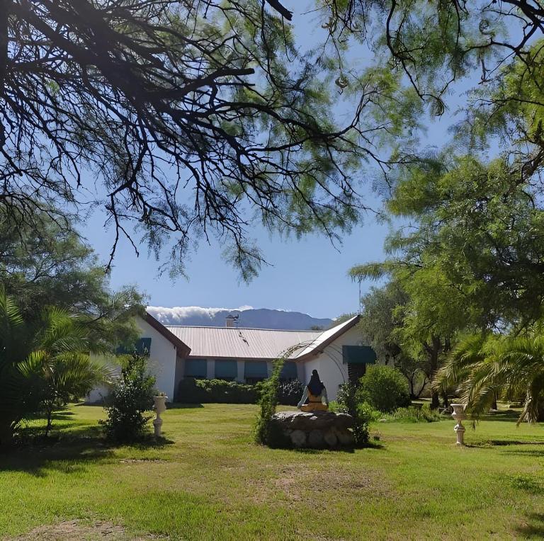 White Field Houses and Spa - B&B Villa de las Rosas