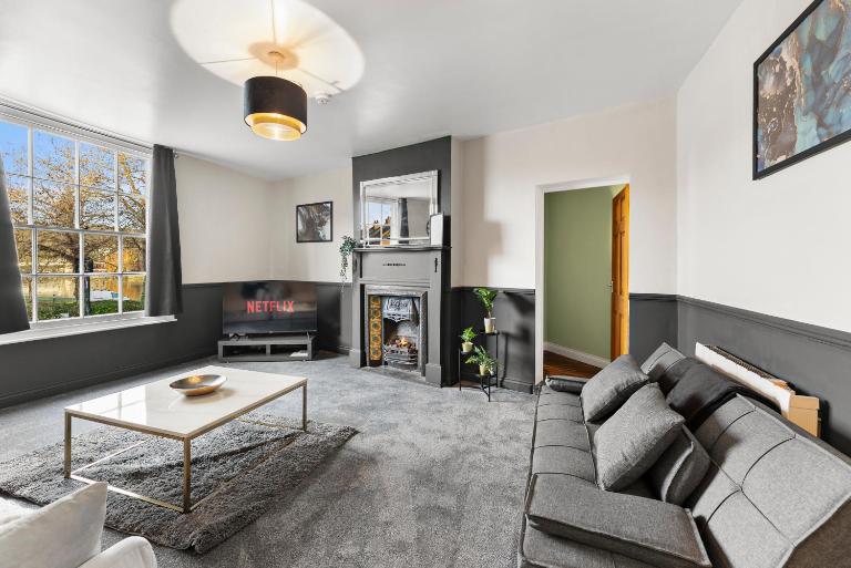 Harbourside Penthouse Apartments Sleep 16 - B&B Bristol