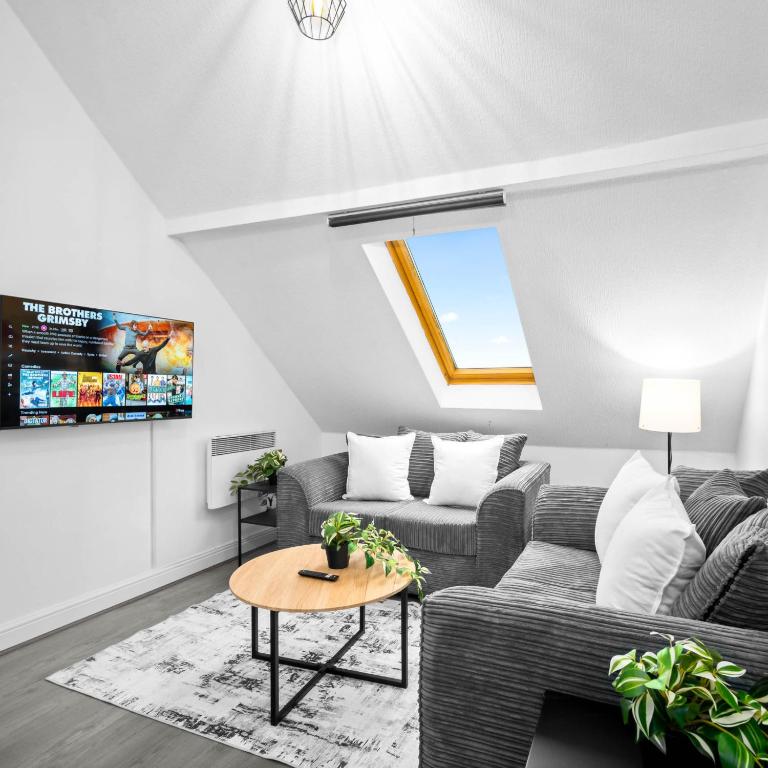 Modern Apartment - Accommodates 4 - On Street Parking - Neftlix 2CR - B&B Birmingham