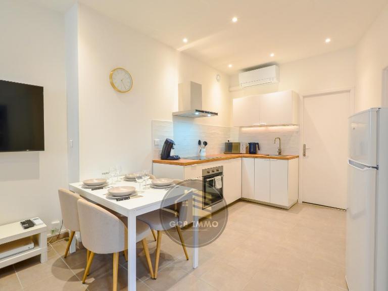 Le Berri Alpes - Climatisation - Parking Gratuit - Proche Gare - B&B Grenoble