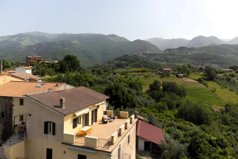 TERRAZZA PANORMICA PICINISCO, 3 CAMERE, 2 BAGNI CASA VACANZE COLLEPOSTA uno - B&B San Pietro