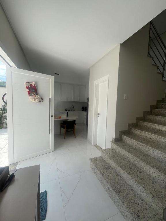 Alugo casa perfeita há 4km da Praia Central de Balneário Camboriú - B&B Camboriú