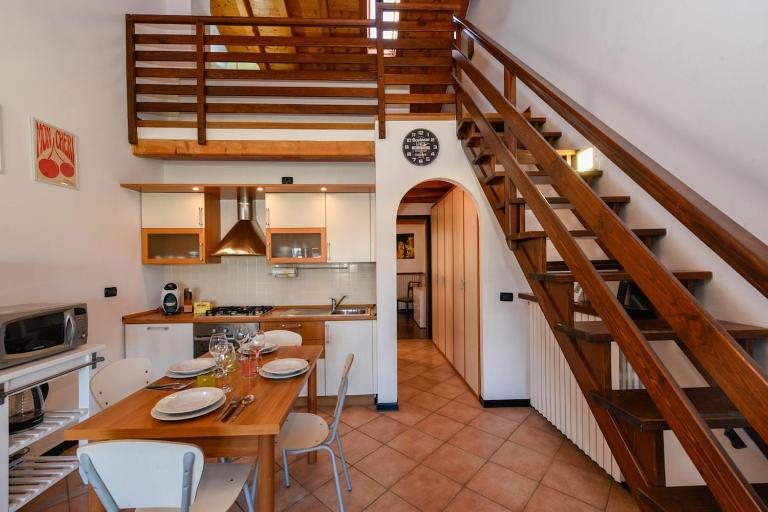 Loft Soppalcato con Patio, Piscina e Parcheggio - Bed and Breakfast Desenzano del Garda