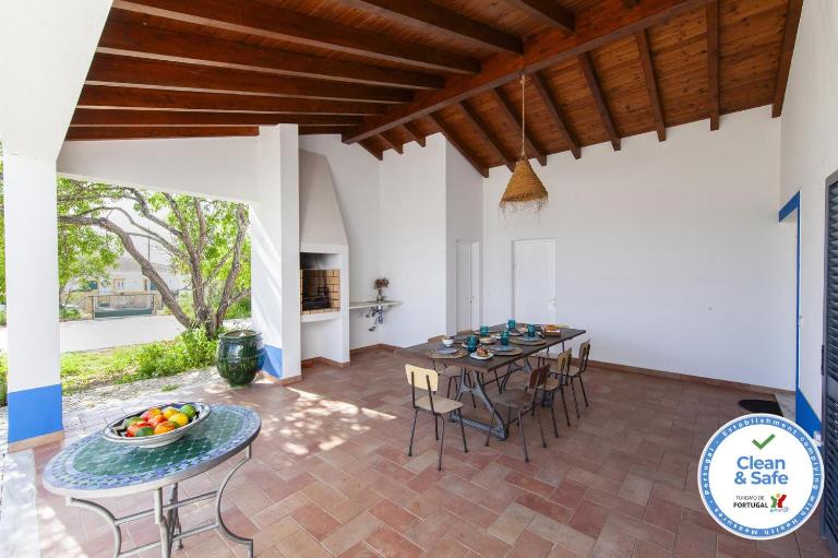 D13 - Eiras Velhas Holiday House in Almádena - B&B Almádena