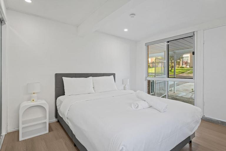 Private King bed Suite Near Garden City with Kitchen - B&B Brisbane