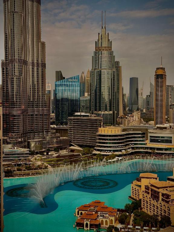 Serene 2BR Burj Khalifa & Fountain View - Bed and Breakfast Dubai