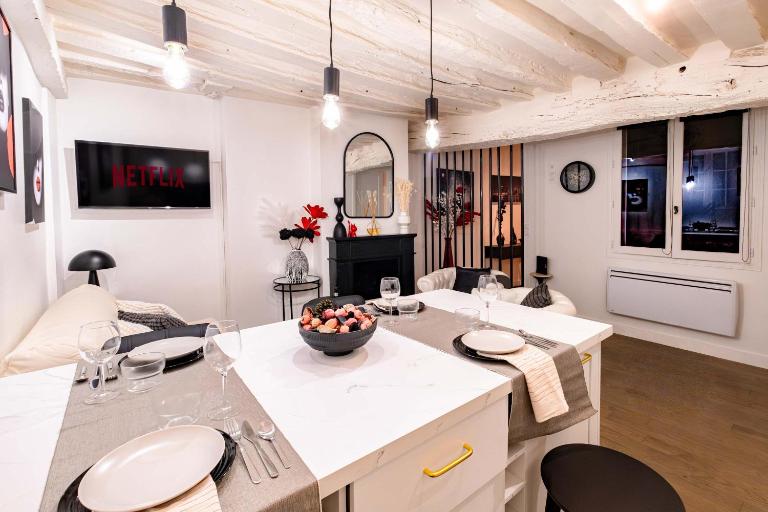 Artist apartment Latin Quarter - Bed and Breakfast Parijs