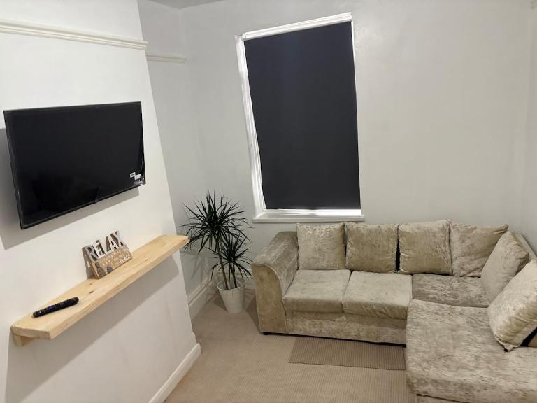 First house on Malm large comfy home from home - B&B Kingston upon Hull
