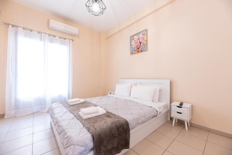 AKTIS apartment 3-10 min from airport - B&B Artémida