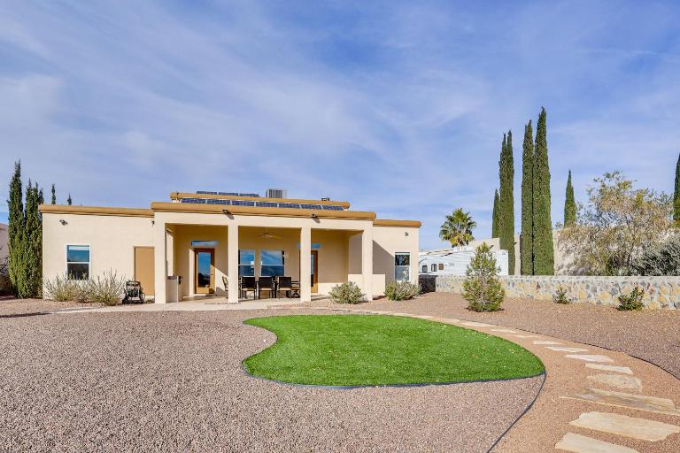 Golf, Hike & Stargaze: Quiet Home in Las Cruces - B&B Las Cruces