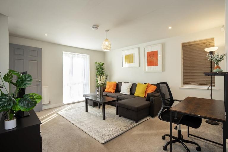 Modern - 3 Bedroom House in Nottingham - B&B Bestwood Village