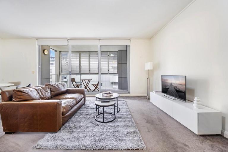 Wake Up by the Water Cozy 2BR in Rhodes - B&B Sydney