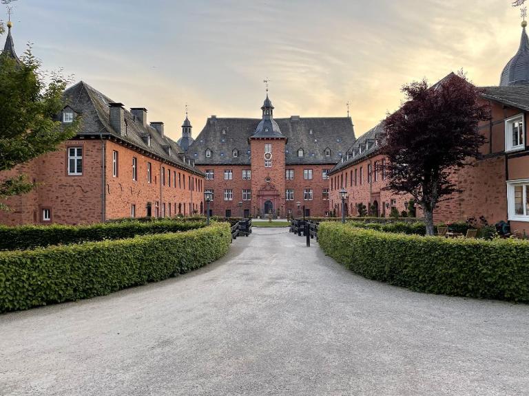 Schloss Adolphsburg im Sauerland - B&B Oberhundem