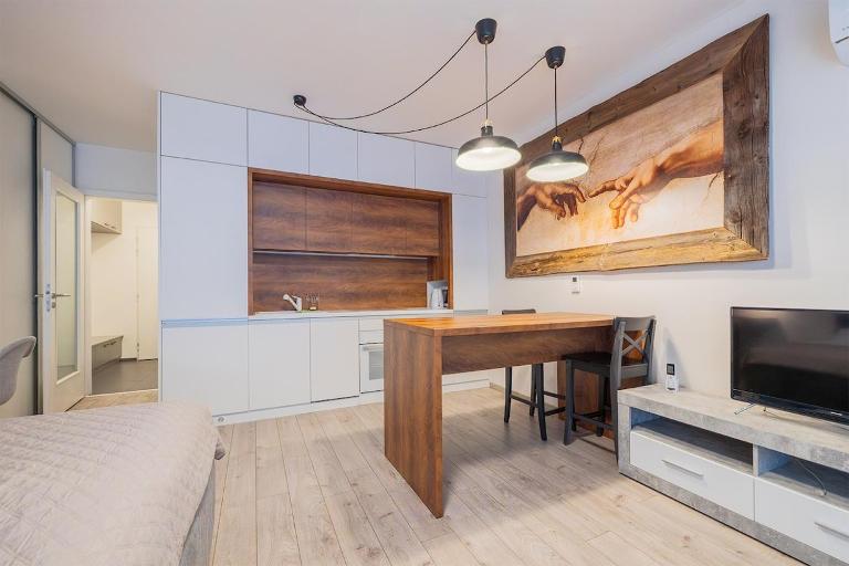 Bright & Stylish Studio Near City Center - Ferienwohnung Košice
