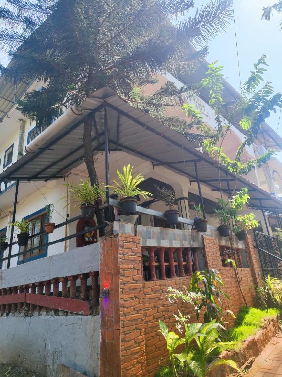 Beautiful 1BDR with Balcony and Large Living Room - Ferienwohnung Candolim