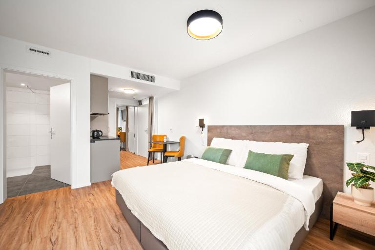Aparthotel Hine Adon Avenches A1 - Self checkin - B&B Avenches
