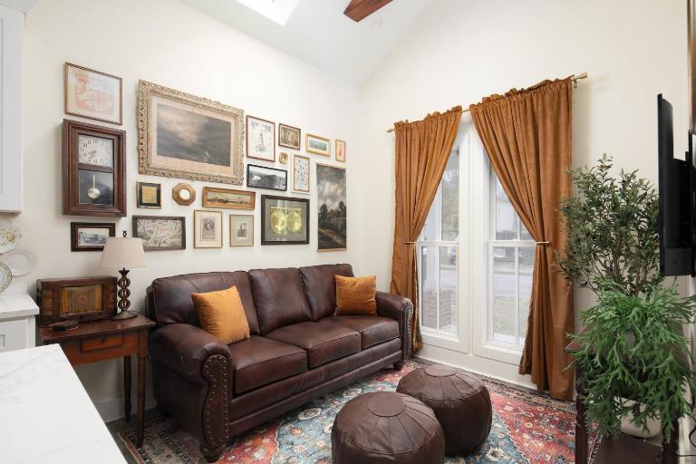 Quaint Cottage in DTown Lex, 15 mins to Horse Park - B&B Lexington-Fayette