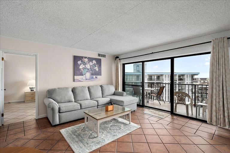 Spacious 3 Bedroom condo with ocean views and outdoor pool! - B&B Ocean City
