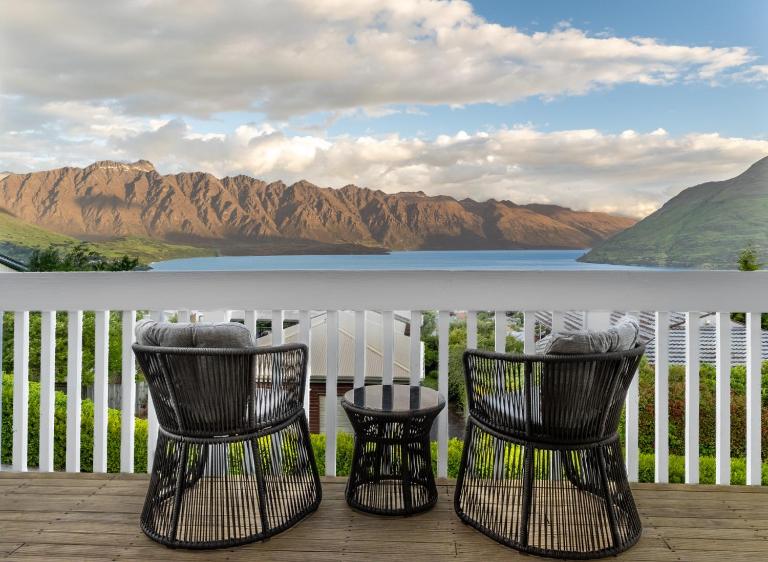 Fernhill Lookout - Remarkables & Lake Views - Bed and Breakfast Queenstown