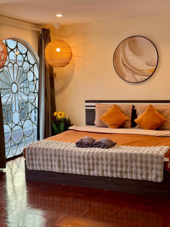 Private House 3 Suite Beds + Double Beds in Heart of Phromphong - Bed and Breakfast Bangkok