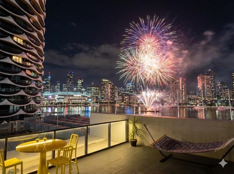 Luxury Marina Tower Stay Waterfront & City Views - Chambres d'hôtes Melbourne