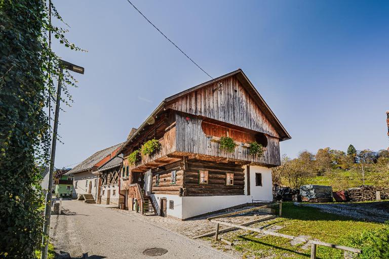 Traditional Slovenian House Pr'Belej - Bed and Breakfast Zgornje Gorje